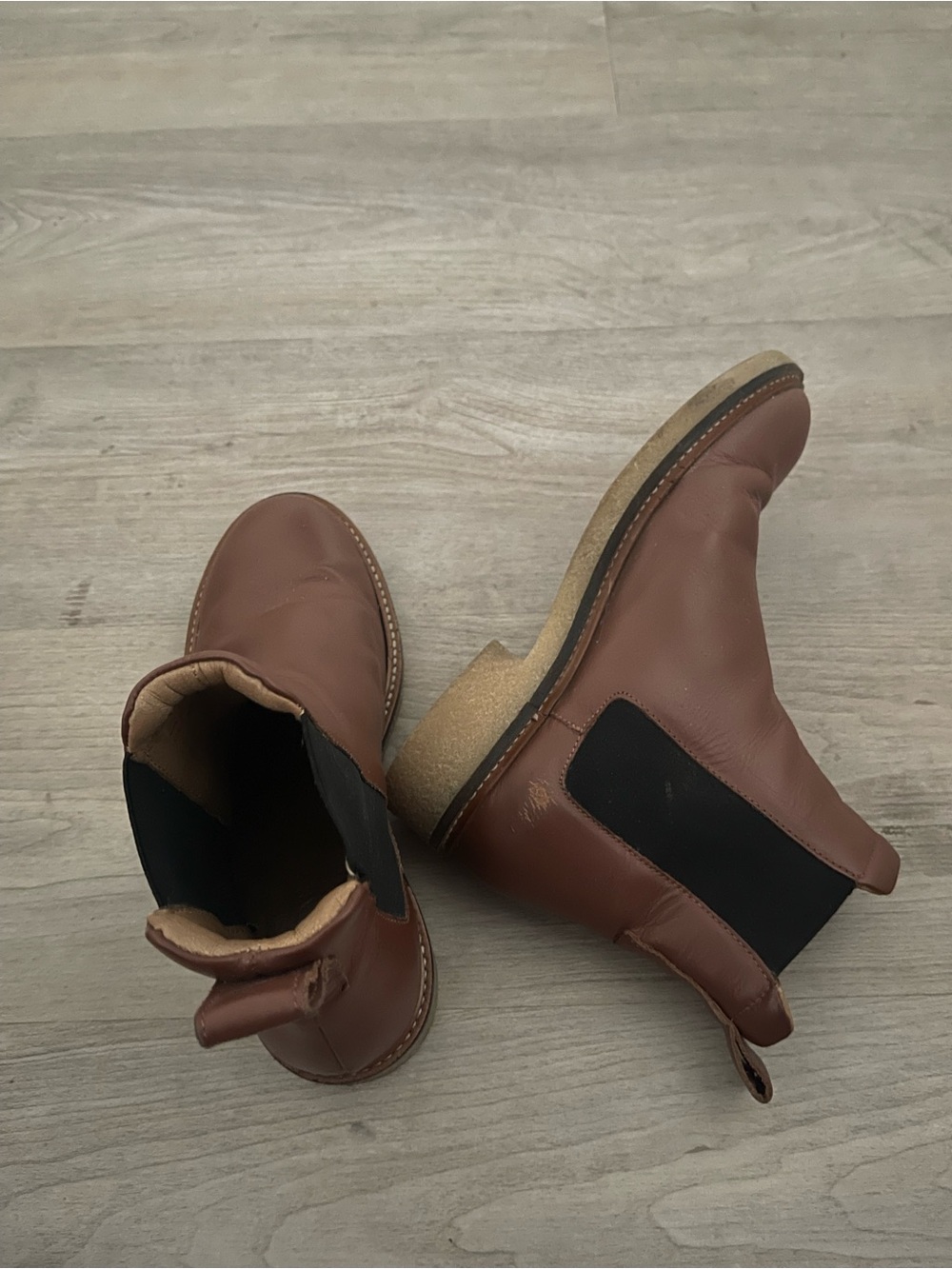 Everlane // Size 6.5 // Brown Leather Chelsea Boots with Black Elastic Panels
